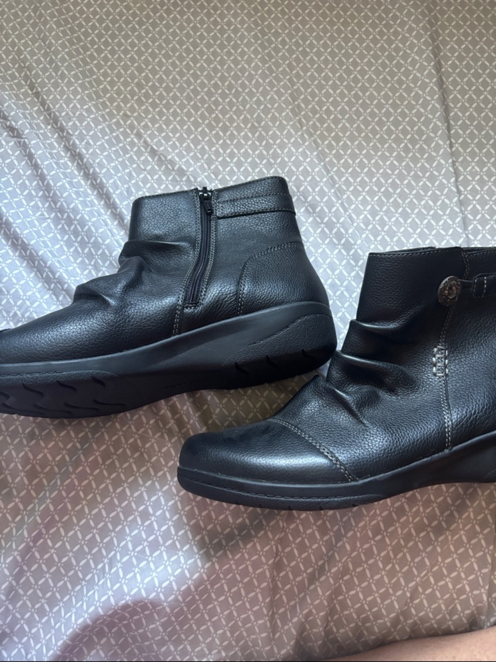 Comfortable Black Women's leather Ankle Boots - Sleek Zip Design